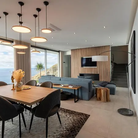 The Cliffhouse By Lovelystay *