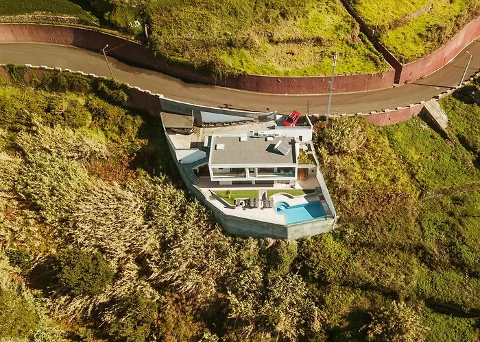 The Cliffhouse By Lovelystay *