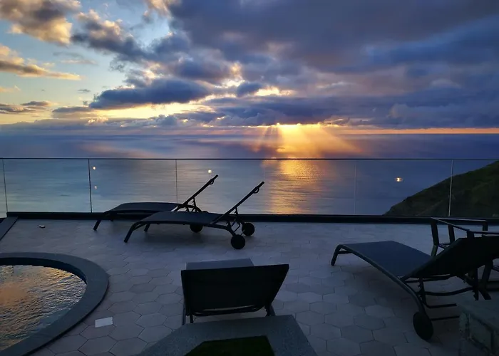 The Cliffhouse By Lovelystay